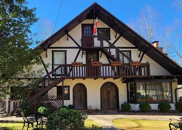 Pool Villa: Lily Creek Lodge